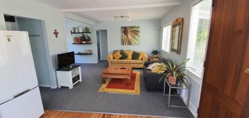 Quintessential kiwi bach – Photos 3