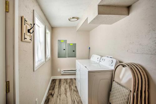 a laundry room with a washer and dryer at Family-Friendly Menomonie Retreat Walk to Town! in Menomonie