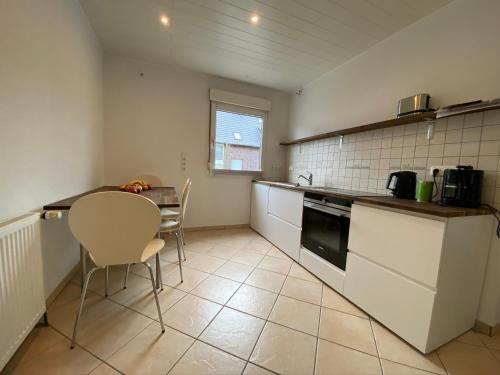 a kitchen with a table and chairs and a counter at Königlicher Aufenthalt inmitten der Natur in Hürth