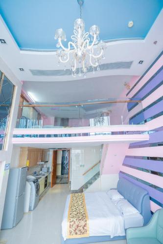 a room with a bed and a chandelier at Guangzhou Hakka Apartment Beijing Road in Guangzhou