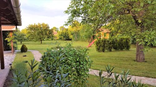 Fotografia z galérie ubytovania Tündérfátyol Vendégház v destinácii Tiszafüred
