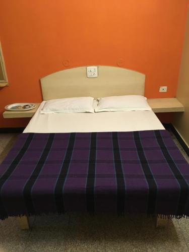 A bed or beds in a room at SRI VIJAYA PALACE LODGING