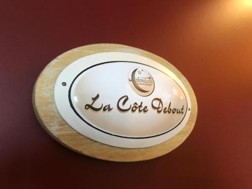 a plate with the words la café delectable on a wall at Maison d'hôtes La Colombelle in Colombé-le-Sec