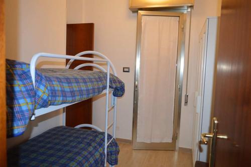 Giường trong phòng chung tại casa Trieste