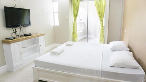 Ein Bett oder Betten in einem Zimmer der Unterkunft Sandscape Hotel
