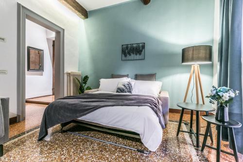 Кровать или кровати в номере FamilyBO Apartments Santo Stefano