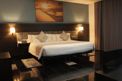 Ένα ή περισσότερα κρεβάτια σε δωμάτιο στο Hotel Tasiast