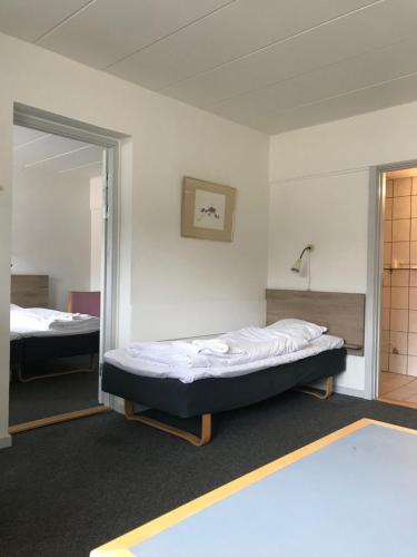 En eller flere senge i et værelse på Hotel Medio Fredericia