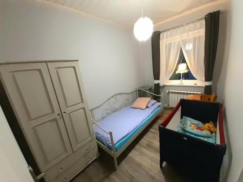 Ένα ή περισσότερα κρεβάτια σε δωμάτιο στο Apartments by the beach