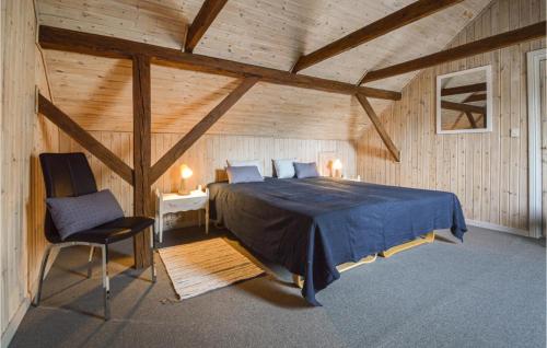 Tempat tidur dalam kamar di Gorgeous Home In Grindsted With Wifi