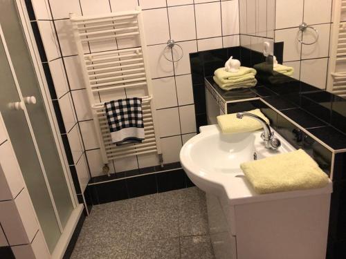 Fotografie z fotogalerie ubytování FeWo Blankenese im Haus Lühegarten v destinaci Grünendeich