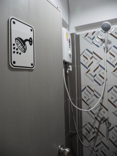 Ένα μπάνιο στο Prachan Hostel