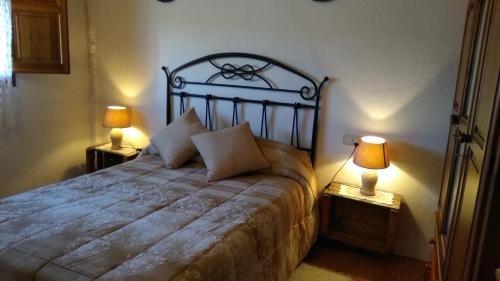 Tempat tidur dalam kamar di Casa Rural El Boixar - El Mirador