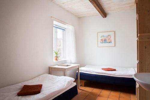 Posteľ alebo postele v izbe v ubytovaní STF Brantevik Råkulle Hostel