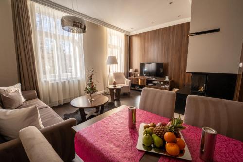 a living room with a table with fruit on it at Villa Meribel in Vysoke Tatry - Tatranska Lomnica.