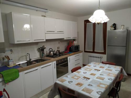Η κουζίνα ή μικρή κουζίνα στο Guizzo apartment Venezia