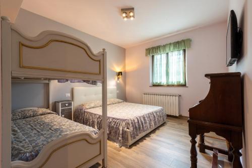 a bedroom with two beds and a piano at Locanda San Giorgio in Sestola
