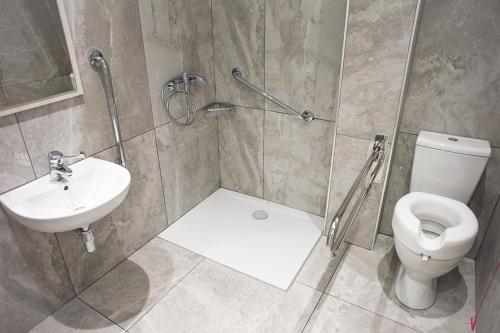 Ένα μπάνιο στο Roseum Boutique Hotel