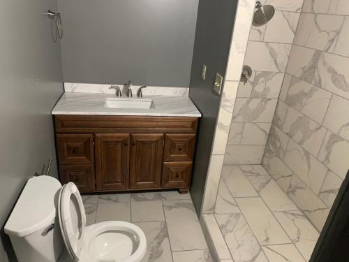 a bathroom with a toilet and a sink and a shower at Mountain Trail Lodge and Vacation Rentals in Oakhurst