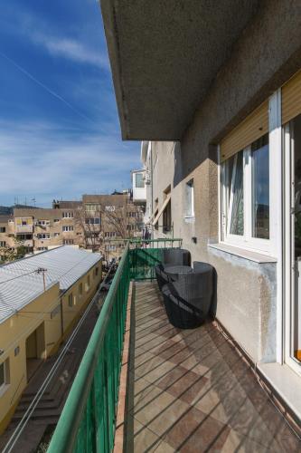 Un balcón o terraza de Tifani Lux Apartment