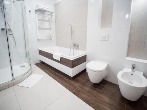 Ванная комната в Hotel Miodowa