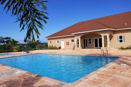 Kolam renang di atau dekat dengan Jam Vibes Villas