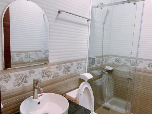 a bathroom with a toilet and a sink and a shower at AN NGỌC HOTEL in Can Tho