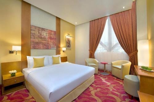 City Seasons Towers Hotel Bur Dubai Image