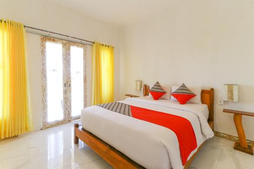 A bed or beds in a room at La Colina Bungalow