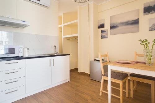Syntegma studio next to Ermou street