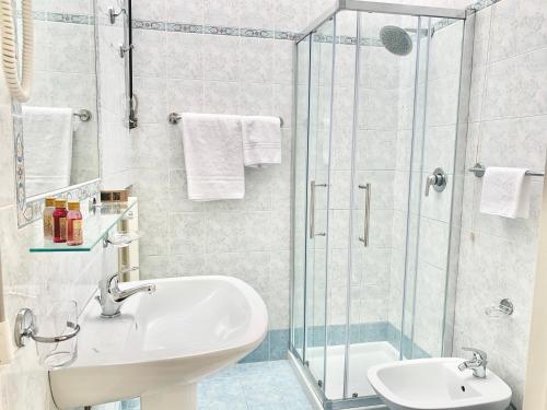 Kúpeľňa v ubytovaní Ennesima Osteria con Alloggio - Bike Hotel