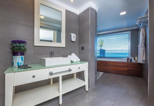 Ένα μπάνιο στο Efe Hotel