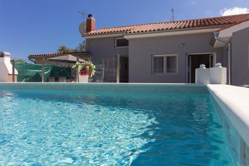 New villa Luna with private pool in Pula surrounded by greenery
