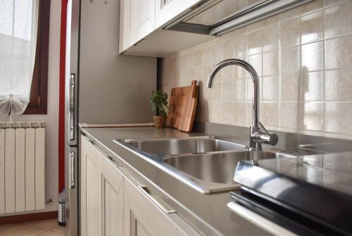 Virtuvė arba virtuvėlė apgyvendinimo įstaigoje Welc-om Romantic Flat