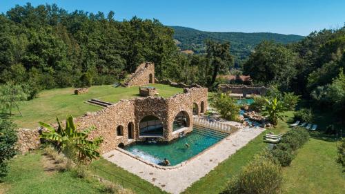 an aerial view of a house with a swimming pool at La Cerreta - Terme di Sassetta in Sassetta