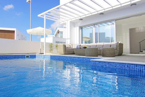 Πισίνα στο ή κοντά στο Villa Paradisia