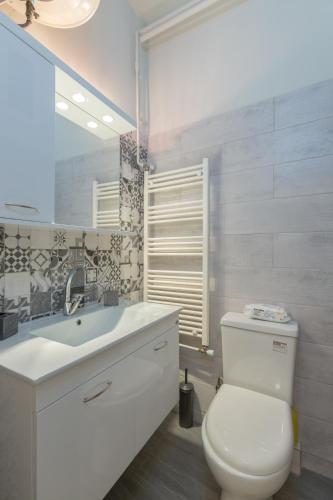 Cozy Flat with Terrace & Patio, next to Lycabettus
