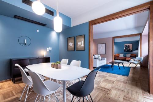 The H Experience Boutique Apartments Athens - fast internet & secure parking available