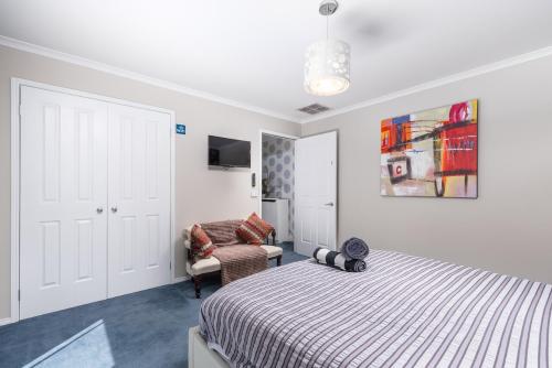 
A bed or beds in a room at North Essendon B & B Melbourne Airport
