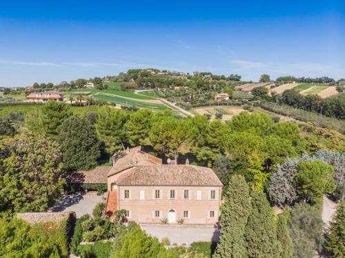 an aerial view of a large house in the countryside at Villa Anna Maria in Centobuchi