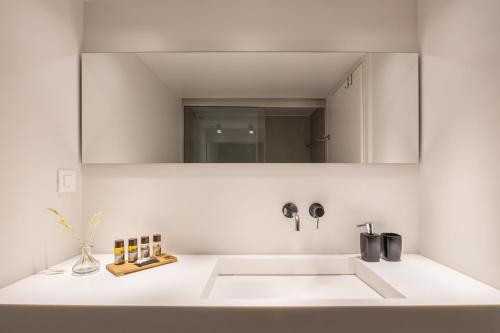 Kúpeľňa v ubytovaní The H Experience Boutique Apartment Koules Fortress Heraklion