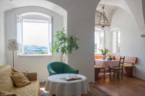 A seating area at Hotel Landsitz Pichlschloss