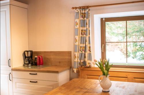 A kitchen or kitchenette at Haus Waldbach