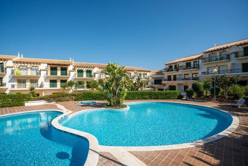 Πισίνα στο ή κοντά στο Decor n' cozy place for families and friends