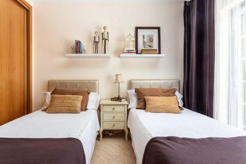 מיטה או מיטות בחדר ב-Decor n' cozy place for families and friends