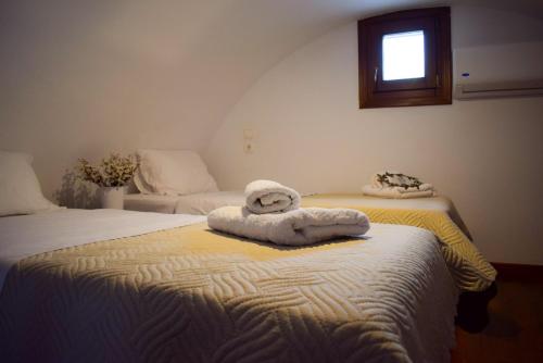 Gallery image of Sunshine house for 9, cozy set up,verandas, sea view. in Karterados