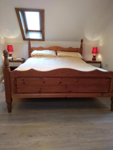 Säng eller sängar i ett rum på Ivydene Cottage