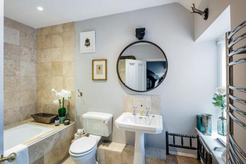 A bathroom at The Surveyor's House Tetbury