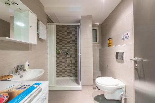 Kylpyhuone majoituspaikassa Athens Welcome Suites Apartments
