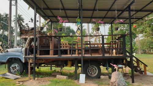a house on the back of a truck at Wandee Resort Bankrut in Ban Krut